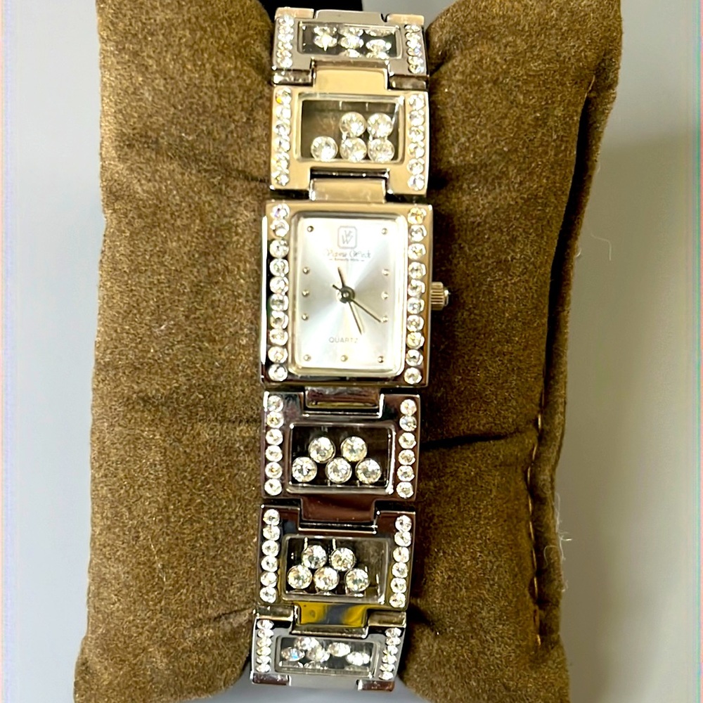 Victoria Wieck floating crystal silver watch